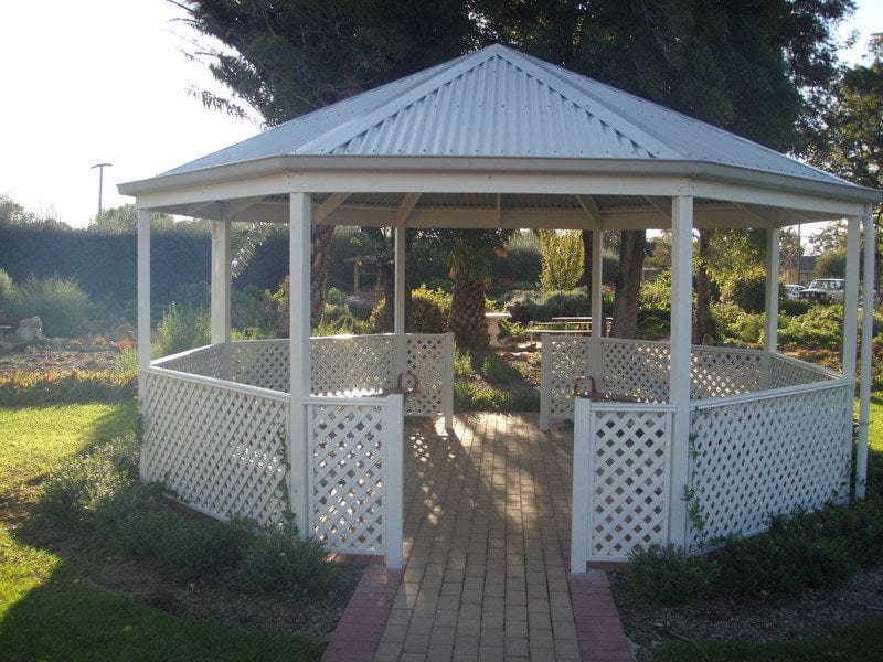 Gazebo - 8-sided 5m- Supply & Install QHI National